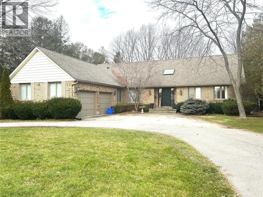Detached at 3538 QUEEN STREET, Plympton-Wyoming