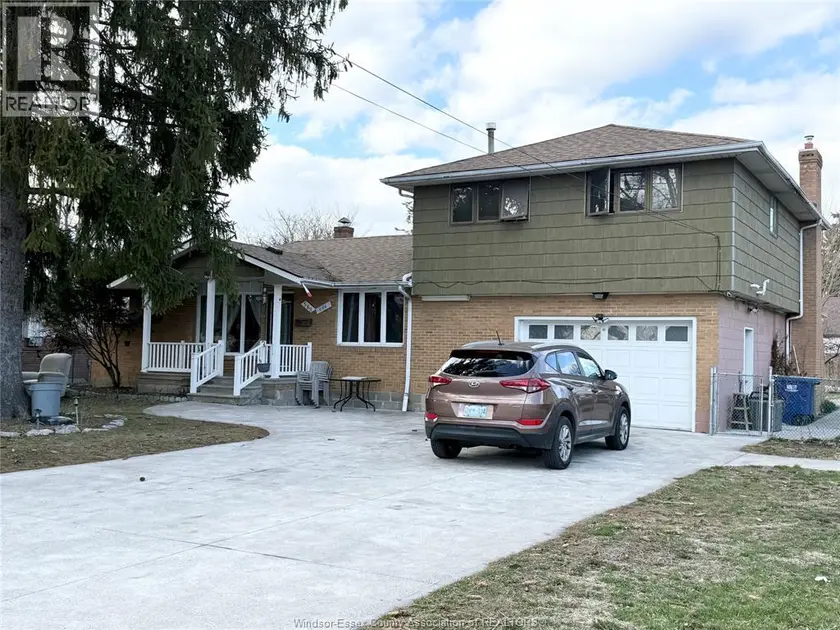 Detached at 564 WALLACE, Windsor