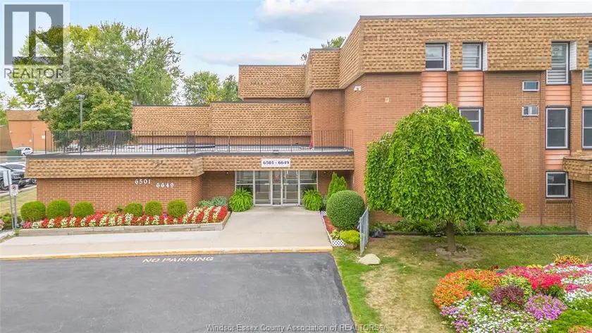 Apartment at 6583 THORNBERRY Unit# 361, Windsor
