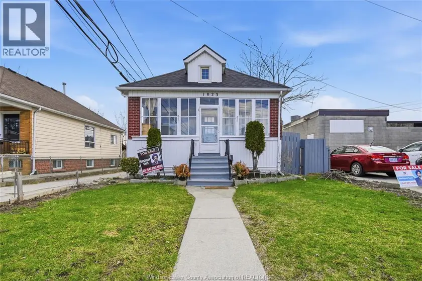 Detached at 1023 HALL AVENUE, Windsor