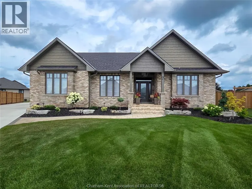 Detached at 7 Tracy DRIVE, Chatham