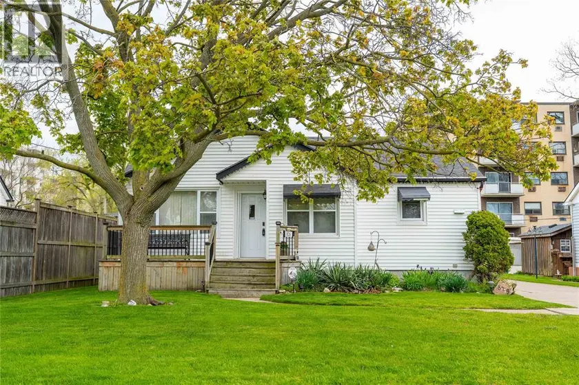 Detached at 826 LYNWOOD AVENUE, Sarnia