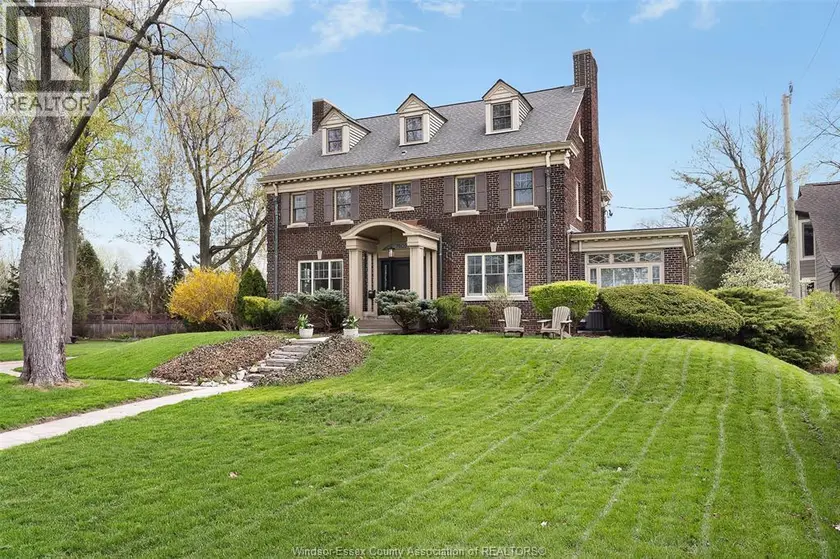 Detached at 7505 Riverside DRIVE East, Windsor