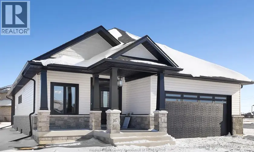 Detached at 111 FENCELINE DRIVE, Chatham