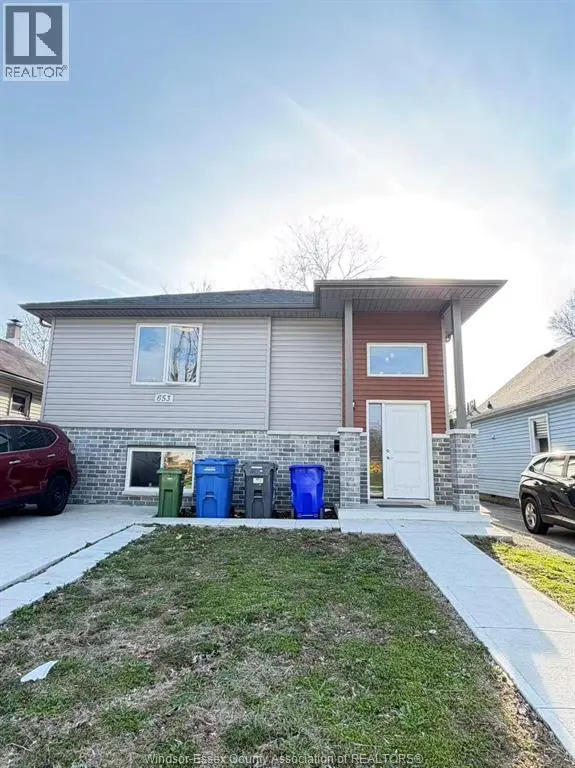 Detached at 653 BRIDGE, Windsor