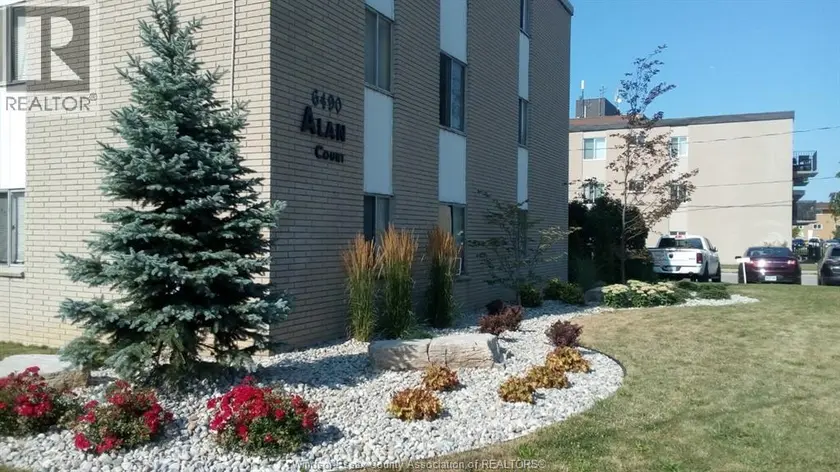 Apartment at 6490 WYANDOTTE East Unit# 210, Windsor