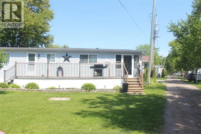 Detached at 20951 Pier ROAD Unit# 8 Lake Rd, Wheatley