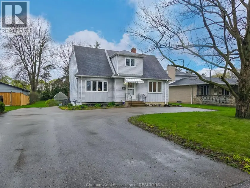 Detached at 426 Victoria AVENUE, Chatham