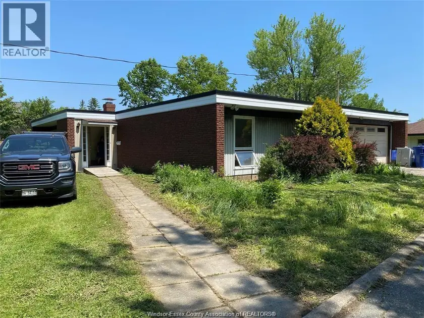 Detached at 3052 LAUZON Unit# FRONT, Windsor