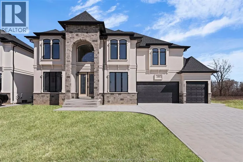 Detached at 322 BENSON, Amherstburg