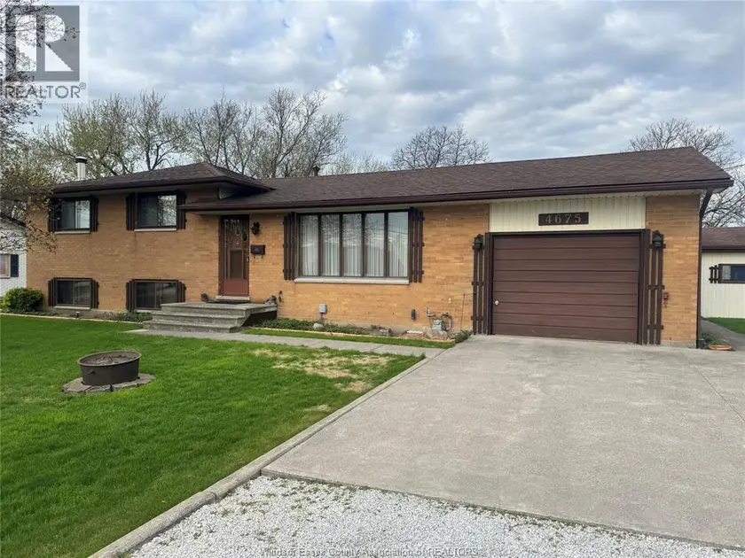 Detached at 4675 HURON CHURCH LINE, LaSalle
