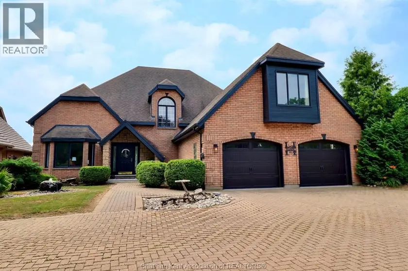 Detached at 932 GRAND AVENUE West, Chatham