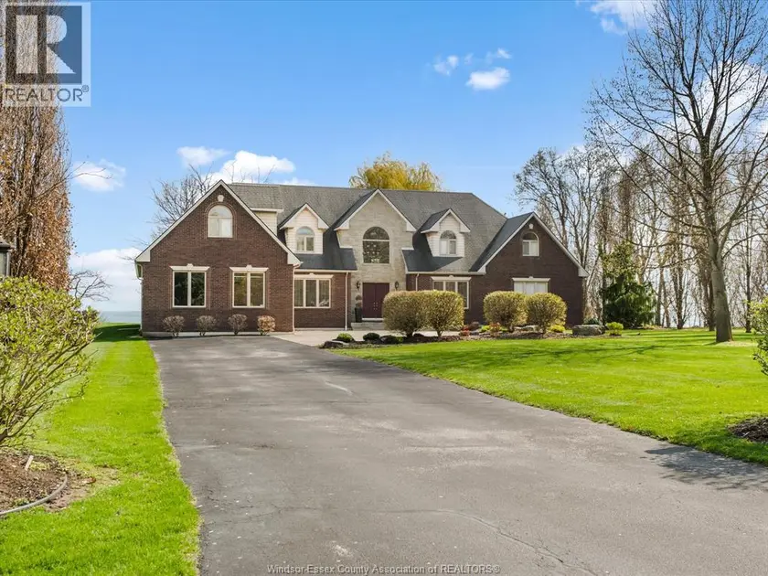 Detached at 2055 HICKORY LANE, Kingsville