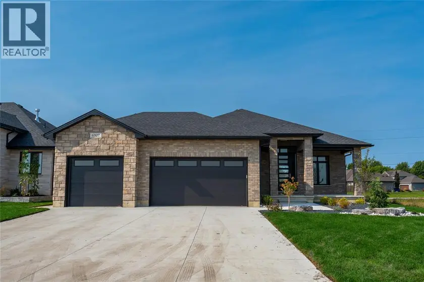 Detached at 6927 SHORESIDE DRIVE, Plympton-Wyoming