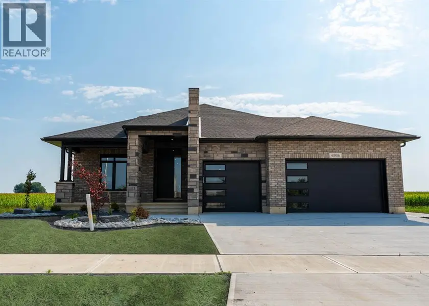Detached at 6936 SHORESIDE DRIVE, Plympton-Wyoming
