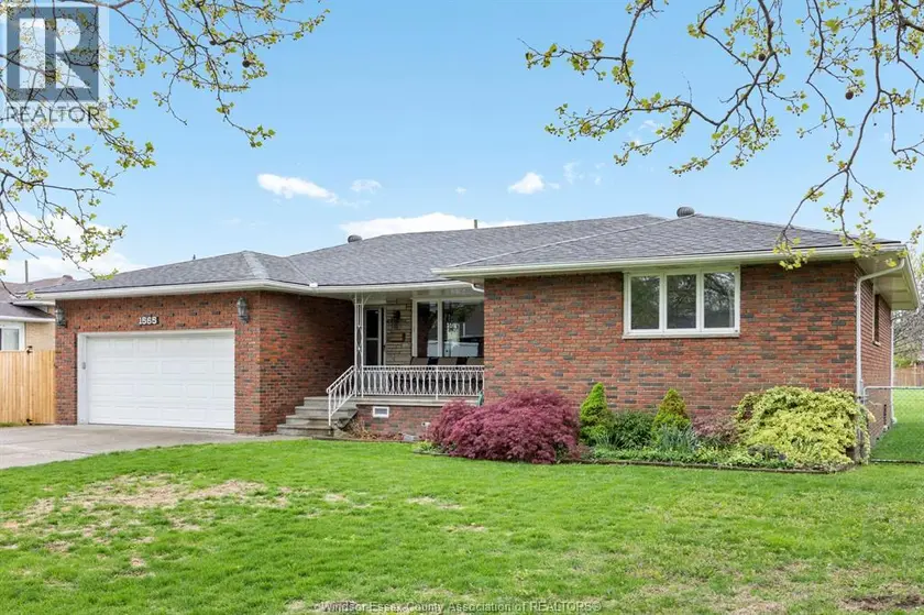 Detached at 1565 ROXBOROUGH, Windsor