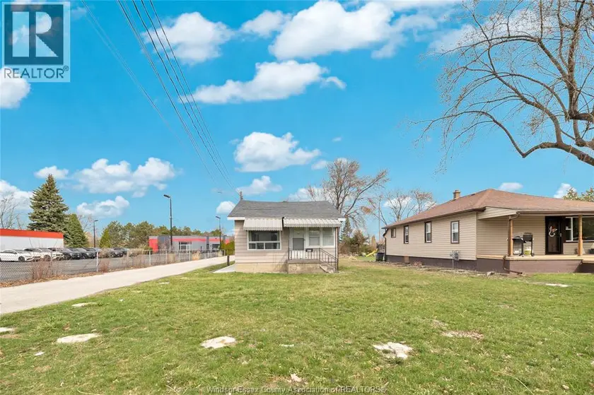 Detached at 9572 TECUMSEH ROAD, Windsor