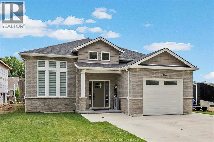 Detached at 1067 MAPLE, Kingsville