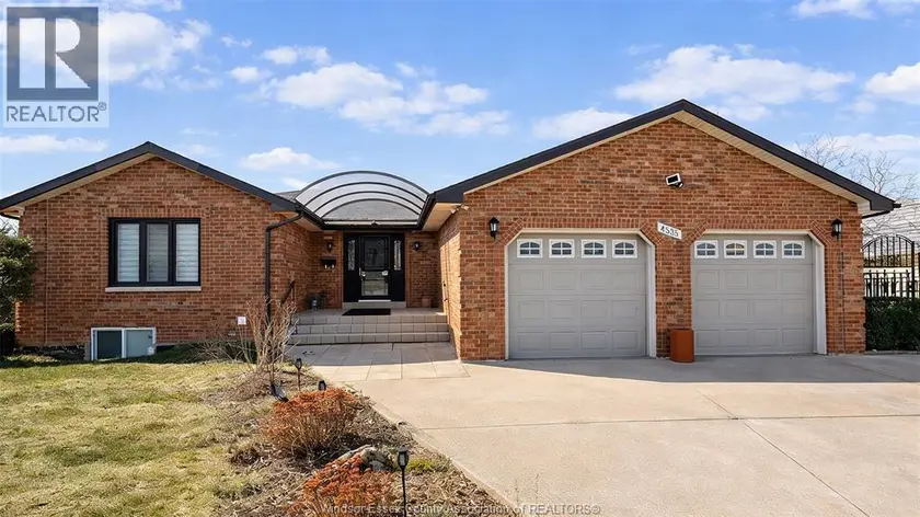 Detached at 4585 HOWARD AVENUE, Windsor