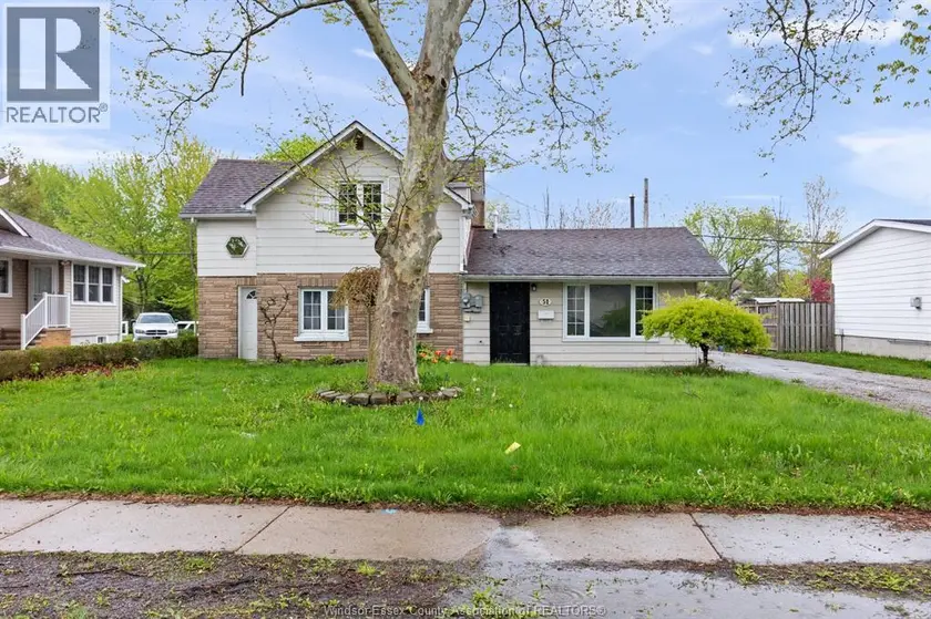 Detached at 51 BALACLAVA, Amherstburg