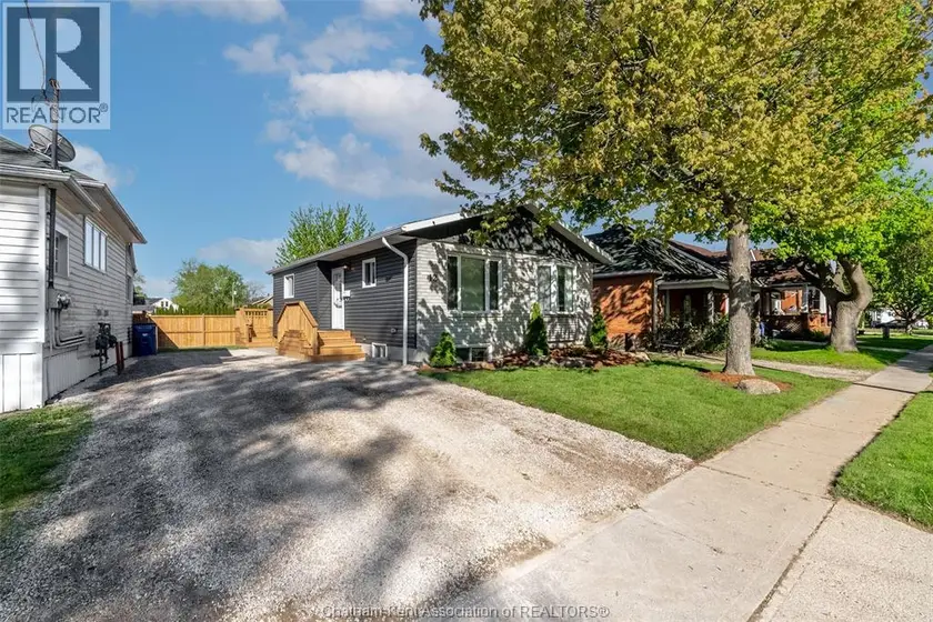 Detached at 12 LANSDOWNE AVENUE, Chatham
