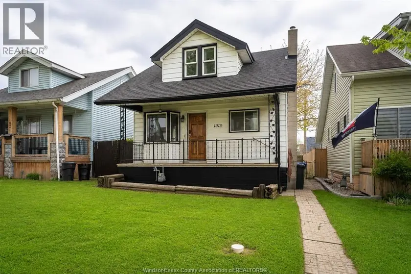 Detached at 1015 OAK, Windsor
