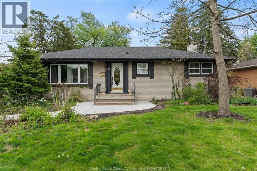 Detached at 3086 AVONDALE AVENUE, Windsor