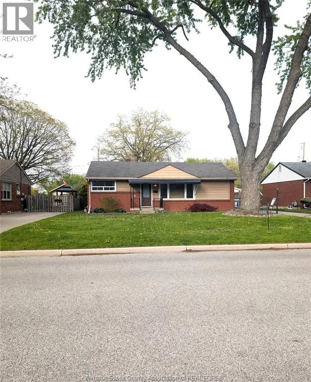 Detached at 3456 EVERTS AVENUE, Windsor