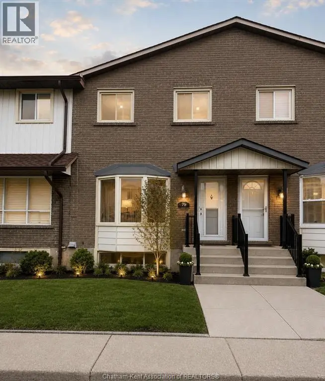 Townhouse at 241 LIMERIDGE ROAD West Unit# 2, Hamilton