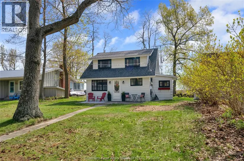 Detached at 17498 Lakeshore ROAD, Rondeau Park