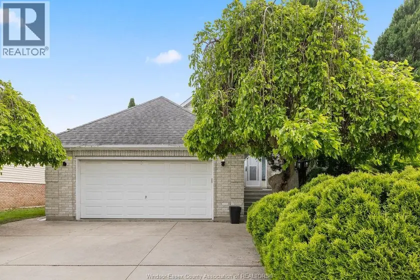 Detached at 4577 HUNT CLUB CRESCENT, Windsor