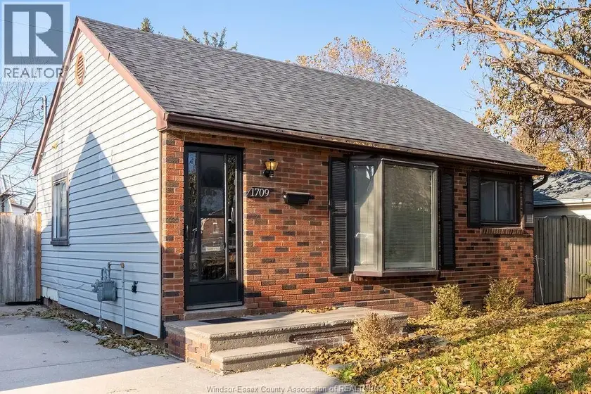 Detached at 1709 Cadillac, Windsor