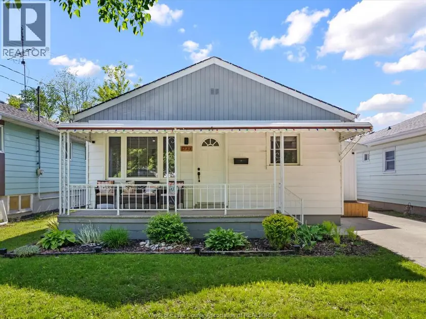 Detached at 1733 Glendale, Windsor