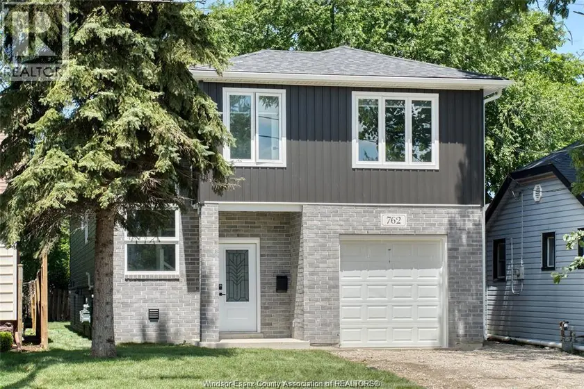 Detached at 762 SOUTH PACIFIC AVENUE, Windsor