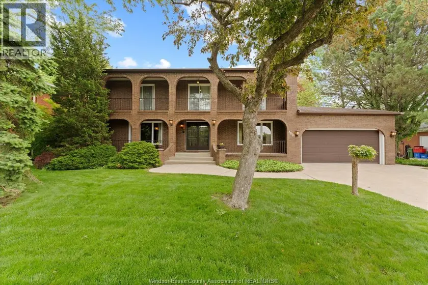 Detached at 3696 Huntington AVENUE, Windsor