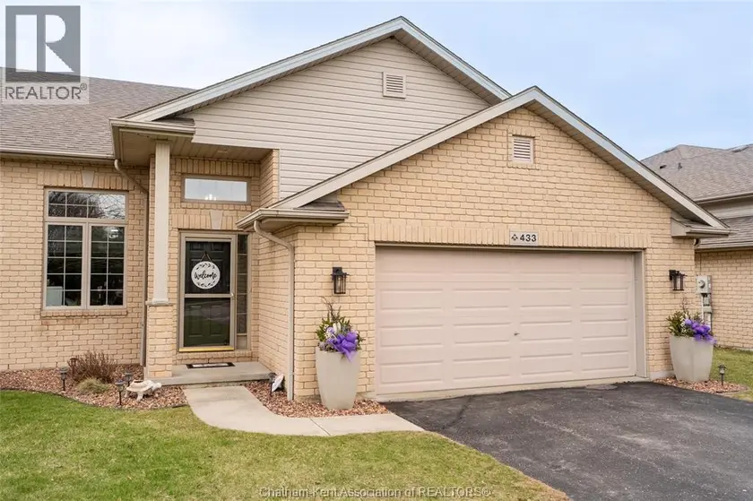 Semi-Detached/Link at 433 KEIL TRAIL North, Chatham