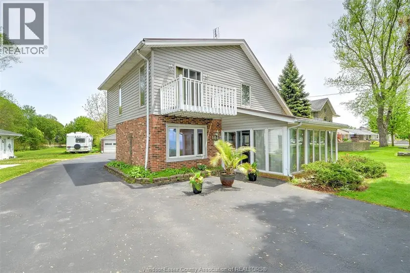 Detached at 1047 FRONT ROAD South, Amherstburg