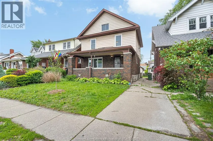 Detached at 1525 DOUGALL, Windsor