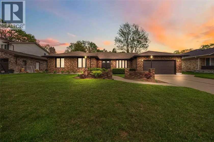 Detached at 632 ESSER CRESCENT, Sarnia