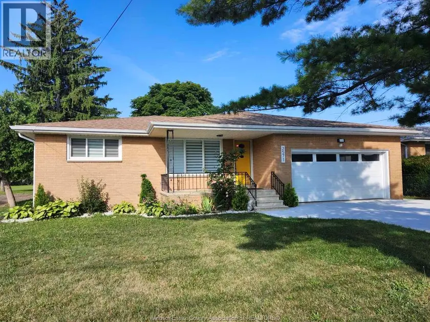 Detached at 2571 JOS ST LOUIS AVENUE, Windsor