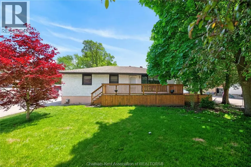 Detached at 944 MCNAUGHTON AVENUE, Chatham