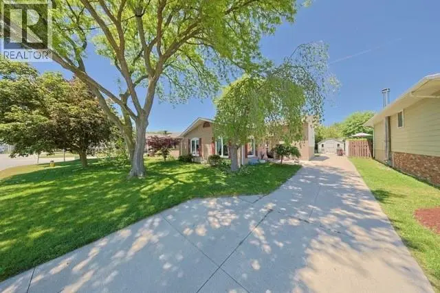Detached at 22 Turner DRIVE, Sarnia