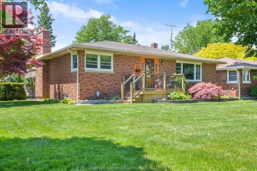 Detached at 18 WOODLAND AVENUE, Chatham