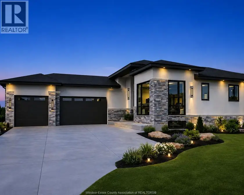 Detached at 2 PEBBLE BEACH COURT, Leamington