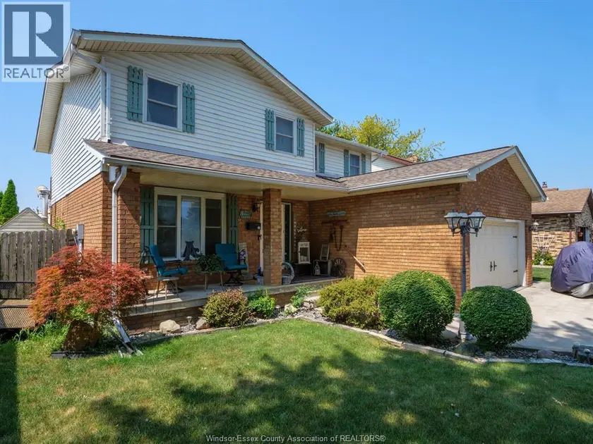 Detached at 12033 ST THOMAS, Tecumseh
