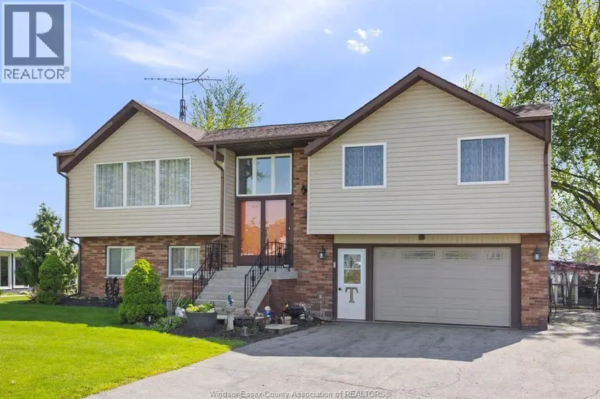 Detached at 19079 BLUE WATER AVENUE, Lakeshore