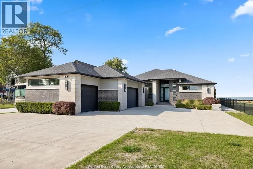 Detached at 371 CHARRON BEACH, Lakeshore