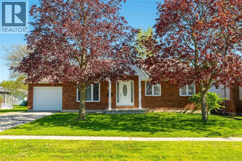 Detached at 4076 MAPLE STREET, Petrolia