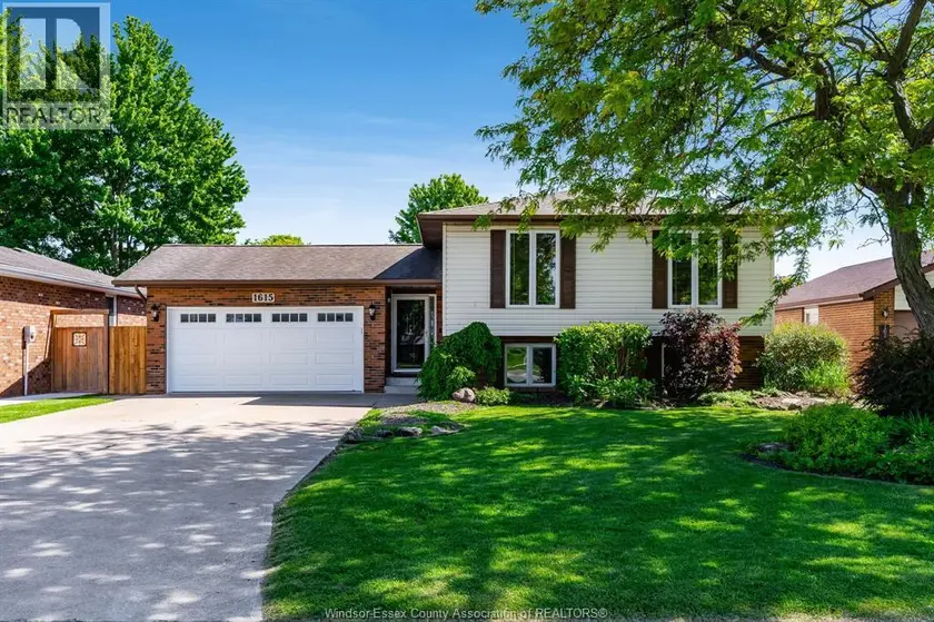 Detached at 1615 ELMWOOD AVENUE, Lakeshore