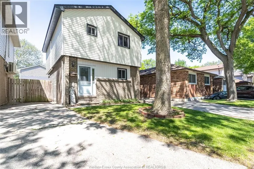 Detached at 8611 DARLINGTON, Windsor